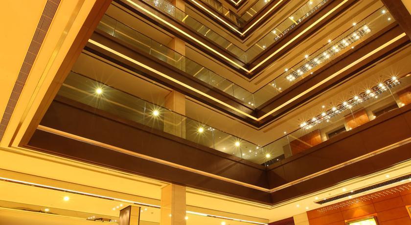 Howard Johnson Plaza Lingang Shanghai Nanhui Exterior photo