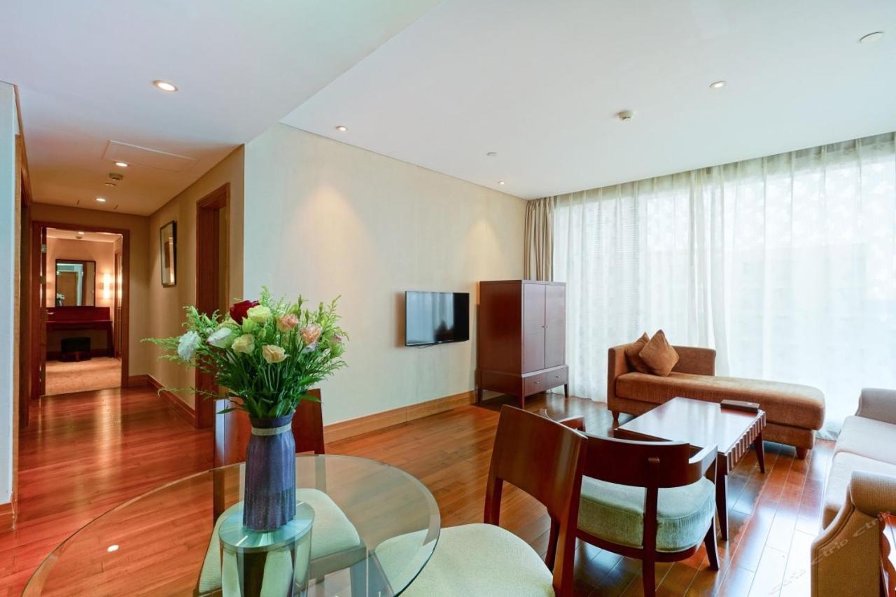 Howard Johnson Plaza Lingang Shanghai Nanhui Exterior photo